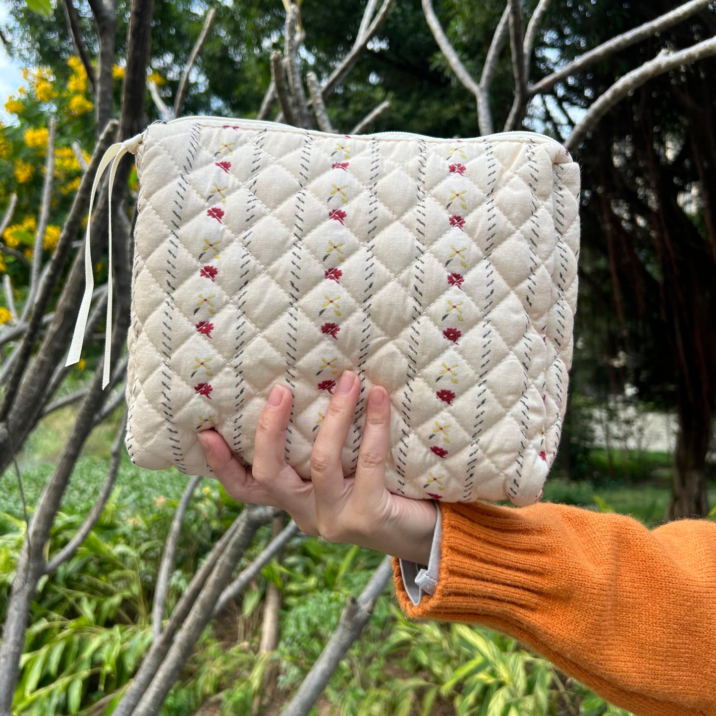 PAZIMIIK Cotton Makeup Bag for Women Large Quilted Travel Cosmetic Pouch Girls' Make Up Organizer,Little Flower Beige