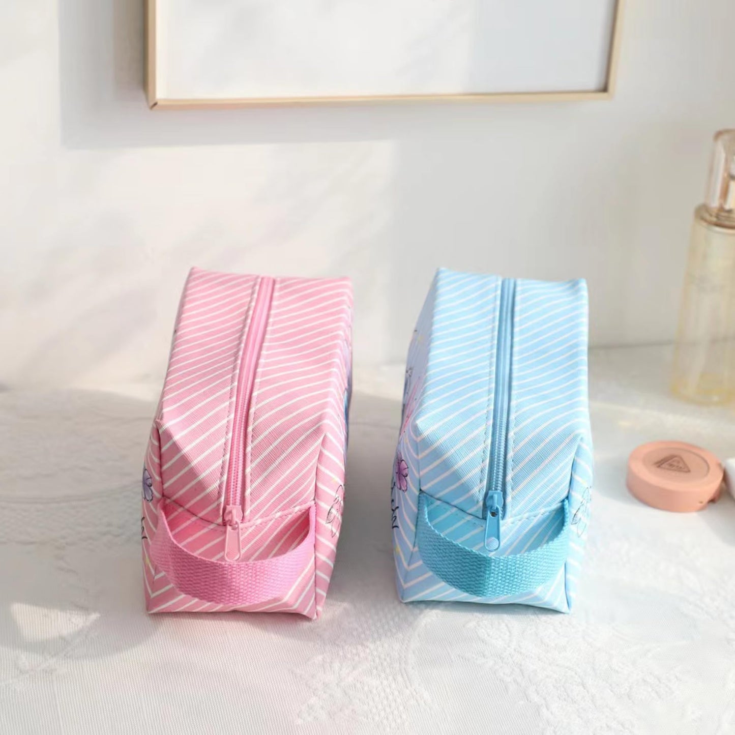 MOBRWUVS Travel Cosmetic Bag, Large Capacity Cartoon Cosmetic Pouch Makeup Bag with Zipper, Travel Toiletry Bag Makeup Accessories Organizer, The Best Gift for Women (Blue and Pink)