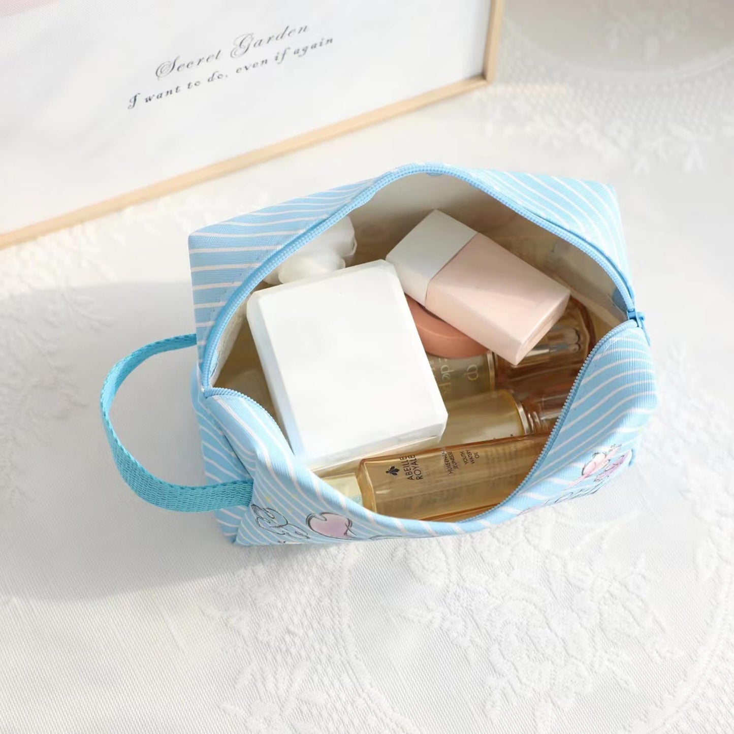 MOBRWUVS Travel Cosmetic Bag, Large Capacity Cartoon Cosmetic Pouch Makeup Bag with Zipper, Travel Toiletry Bag Makeup Accessories Organizer, The Best Gift for Women (Blue and Pink)